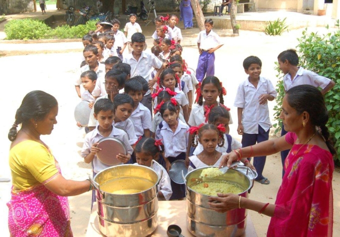 Surya-Children receiving lunch680.jpg